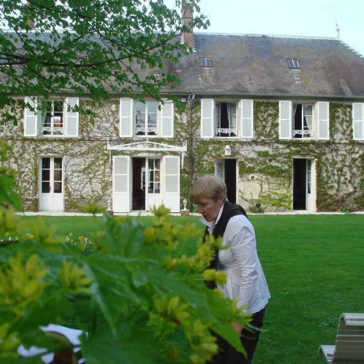 019-Zab in front of the house